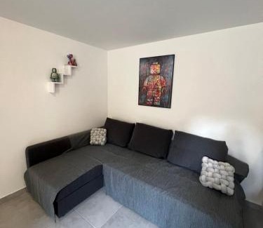 Thiais Appartement | Appartement gris moderne Paris et aéroport Orly