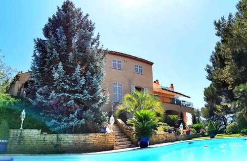 Drap Maison | Appartement indépendant à l'étage dans une villa .