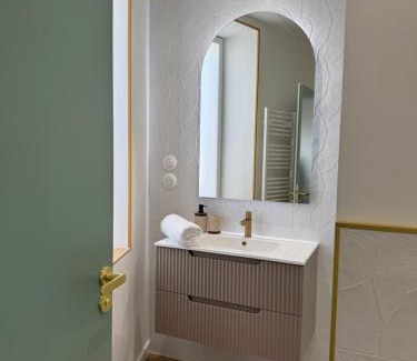 Moulins Appartement | Appartement Le rêve de Gaïa Climatisation et Wifi