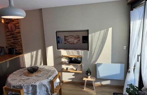 Montgenevre Appartement | Appartement Les Chalmettes 4 Personnes au pied des Pistes Wifi - Balcon - Parking