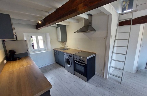 Figeac Appartement | Appartement Lumineux, vue Place Vival