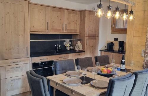 Les Saisies Appartement | Appartement luxueux 3 pièces, spa privé, skis aux pieds - FR-1-810-21