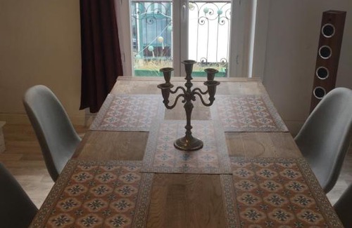 Aurillac Appartement | appartement Marie Maurel Duplex et sa pizza offerte