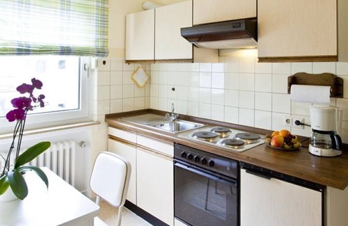 Bad Pyrmont Appartement | Appartement mit Balkon, Dusche, WC, Kat. 2/1 Raum - Ferienwohnungen Café Schneidewind Kirchstraße