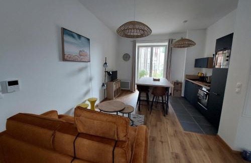 Le Palais Appartement | Appartement moderne avec terrasse près des plages - FR-1-418-258