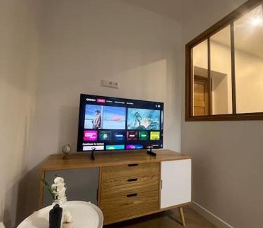Alfortville Appartement | Appartement moderne et cosy , 5 min de la gare de RER D , remise des clés en main propre