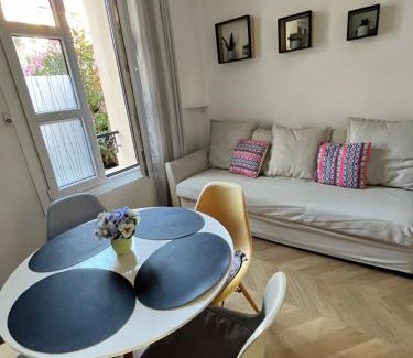 Alfortville Appartement | Appartement moderne et cosy , 5 min de la gare de RER D , remise des clés en main propre