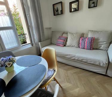 Alfortville Appartement | Appartement moderne et cosy , 5 min de la gare de RER D , remise des clés en main propre