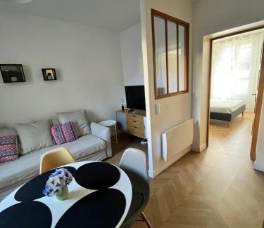 Alfortville Appartement | Appartement moderne et cosy , 5 min de la gare de RER D , remise des clés en main propre