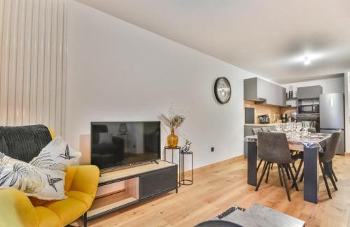 Les Gets Appartement | Appartement moderne T3 - Proche pistes et village - 6 pers - Parking - Ski room - Wifi - FR-1-685-65