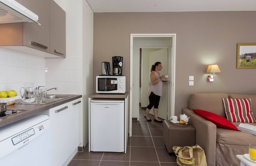 Chinon Copropriété | Appartement Modeste + Piscine | Proche de la rivière