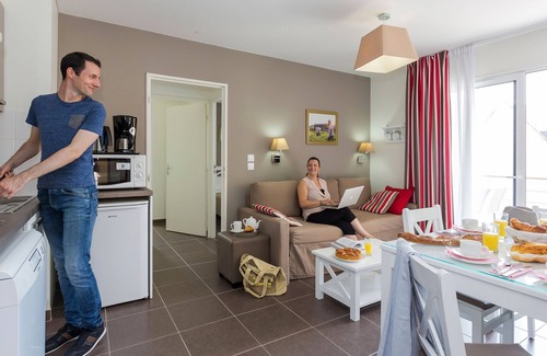 Chinon Copropriété | Appartement Modeste + Piscine | Proche de la rivière