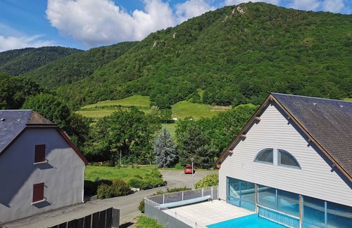 Cadeac Appartement | Appartement montagne ARREAU avec parking et piscine, à 5 min du village