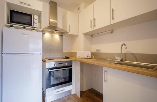 Peyragudes Appartement | Appartement Neuf à Loudenvielle - 6 pers, 2 ch, terrasse sud, proche télécabine et Balnéa - FR-1-695-12