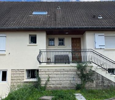 Meaux Appartement | Appartement Platanes 6 - Proche Disney - Parking Gratuit - Meaux