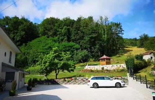 Salins-les-Bains Maison | Appartement pour 2 personnes dans propriété calme