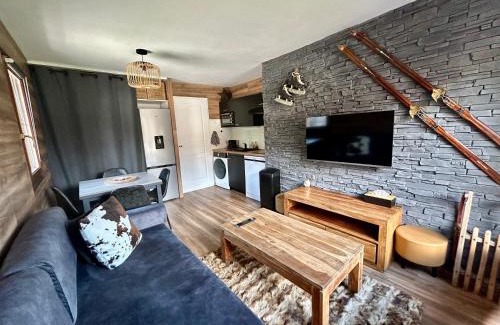 Flumet Appartement | Appartement rénové au pied des pistes avec piscine, sauna, linge inclus et animaux acceptés