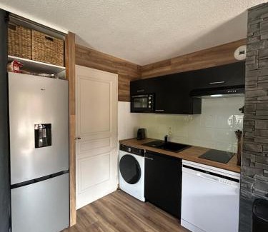 Flumet Appartement | Appartement rénové au pied des pistes avec piscine, sauna, linge inclus et animaux acceptés