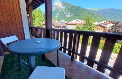 Samoens Appartement | Appartement rénové avec mezzanine et balcon au cœur de Samoëns, idéal pour famille nombreuse - FR-1-624-69