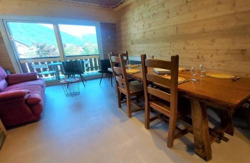 Samoens Appartement | Appartement rénové avec mezzanine et balcon au cœur de Samoëns, idéal pour famille nombreuse - FR-1-624-69