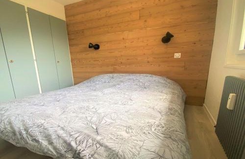 Samoens Appartement | Appartement rénové avec mezzanine et balcon au cœur de Samoëns, idéal pour famille nombreuse - FR-1-624-69