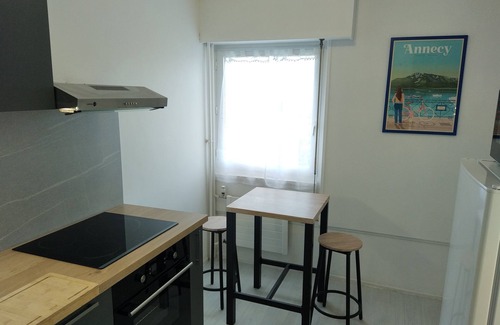Novel Appartement | Appartement rénové en 2024 dans immeuble résidentiel, dominant, au 11ème étage