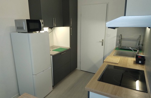 Novel Appartement | Appartement rénové en 2024 dans immeuble résidentiel, dominant, au 11ème étage