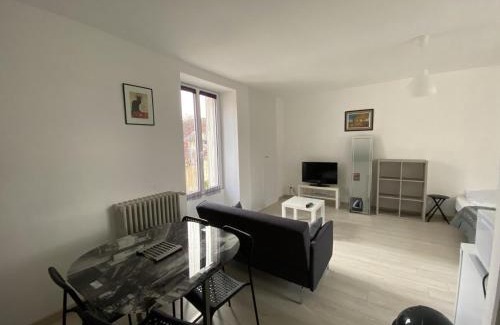 La Roche-Posay Appartement | Appartement Rénové avec Cuisine Américaine et WIFI, Proche des Thermes Saint Roch - FR-1-541-32