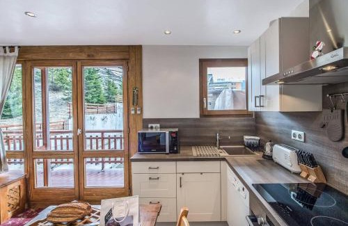Courchevel Appartement | Appartement rénové, ski au pied, en plein centre de Courchevel Moriond - FR-1-563-59