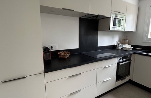 Cavaliere Appartement | T3 rénové proche plage avec jardin et parking à 5 mn à pied du centre et du port