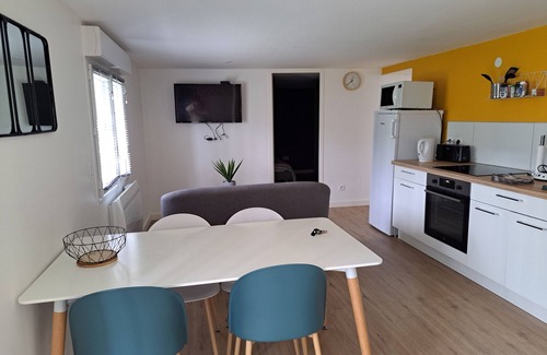 Avrille Appartement | Appartement refait à neuf tout équipé en RDC avec jardin Terrasse ,barbecue