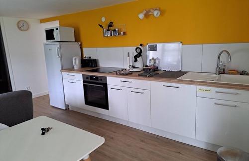 Avrille Appartement | Appartement refait à neuf tout équipé en RDC avec jardin Terrasse ,barbecue