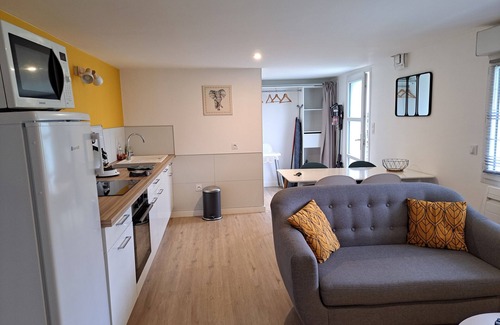 Avrille Appartement | Appartement refait à neuf tout équipé en RDC avec jardin Terrasse ,barbecue