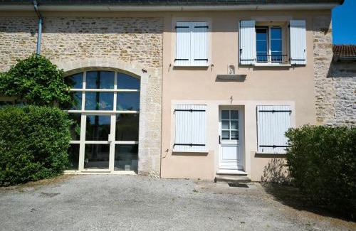 Neuilly-l'Eveque Appartement | Appartement rez-de-chaussée calme