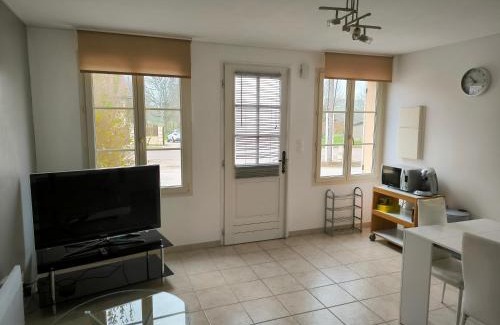 Neuilly-l'Eveque Appartement | Appartement rez-de-chaussée calme