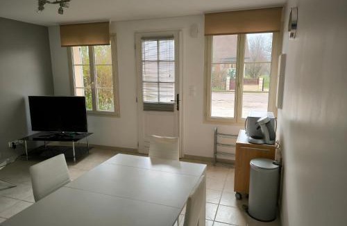Neuilly-l'Eveque Appartement | Appartement rez-de-chaussée calme
