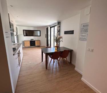 Pusignan Appartement | Appartement ROSE, Aéroport ST EXUPERY, Groupama stadium, Eurexpo, LDLC Arena