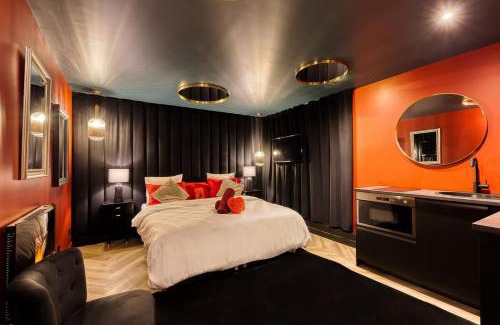 Les Gondoles Appartement | Appartement Rouge Elegance & Miroirs RER C