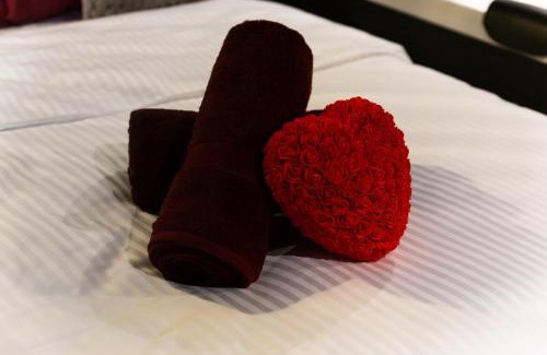 Les Gondoles Appartement | Appartement Rouge Elegance & Miroirs RER C