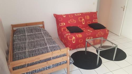 Chateau-Gontier Appartement | appartement simple entier avec cour pour 2 a 7 personnes