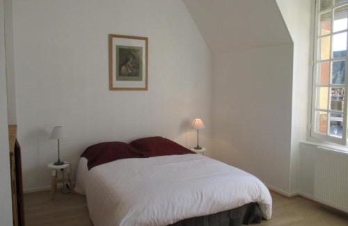 Trevol Maison | Appartement spacieux au Château avec parc arboré, proche de Villeneuve sur Allier, pour 6 pers., WiFi - FR-1-489-73