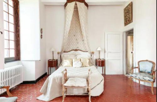Castelnau-Valence Maison | Appartement spacieux avec deux chambres au Château
