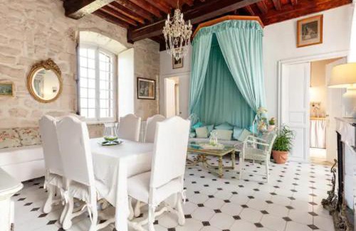 Castelnau-Valence Maison | Appartement spacieux avec deux chambres au Château