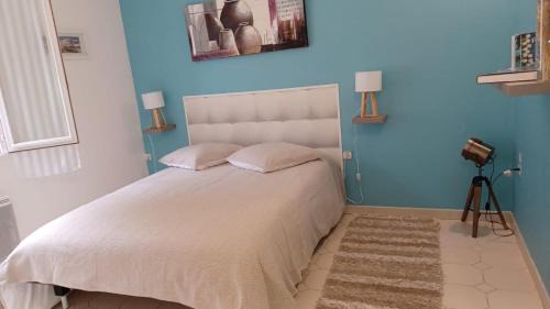 Gruissan Appartement | Appartement spacieux de plein pied avec 2 chambres, cuisine, salon, terrasse à 2 minutes de la plage