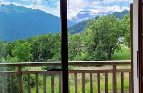 Samoens Appartement | Appartement Spacieux, Séjour et 2 Chambres Avec vue sur les Montagnes