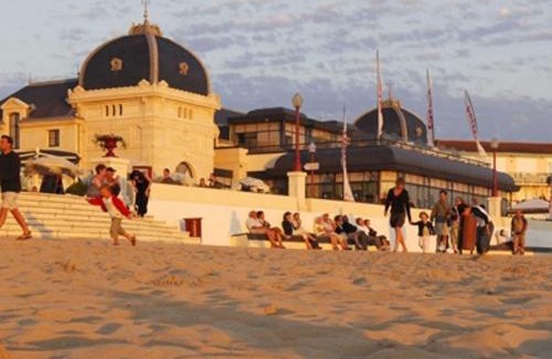 Quartier du Casino Appartement | Appartement T2 à 50m de la plage avec cour, Wifi et équipements bébé – 4 pers, Châtelaillon-Plage - FR-1-535-17