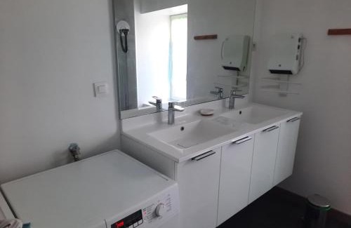 Noidans-le-Ferroux Appartement | Appartement très spacieux 4 chambres 6 couchages