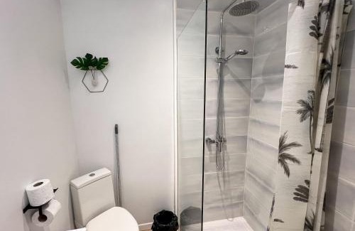 Saint-Assiscle Appartement | Appartements Confortables - Gare à 5 min pied - 20min de la plage - Terrasse