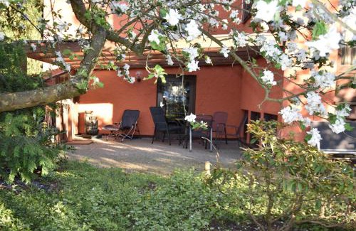 Freystadt Appartement | Appartment in der Auszeitoase Freystadt - 2 Zimmer, Billard, Sauna, Terrasse, Garten, Ladestation, nahe an Messe Nürnberg