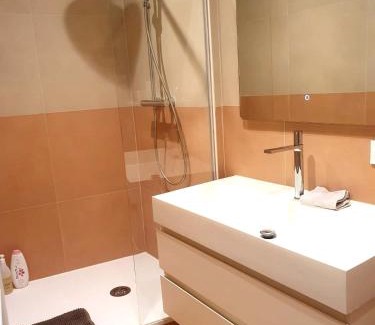 Centre Ville Appartement | Appartment with terrace and Jacuzzi Pyramid view